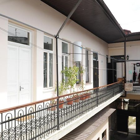 Apartment On Prospekt Mira 71 ซุคุม ภายนอก รูปภาพ