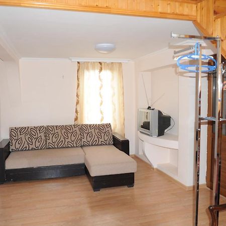 Apartment On Prospekt Mira 71 ซุคุม ภายนอก รูปภาพ