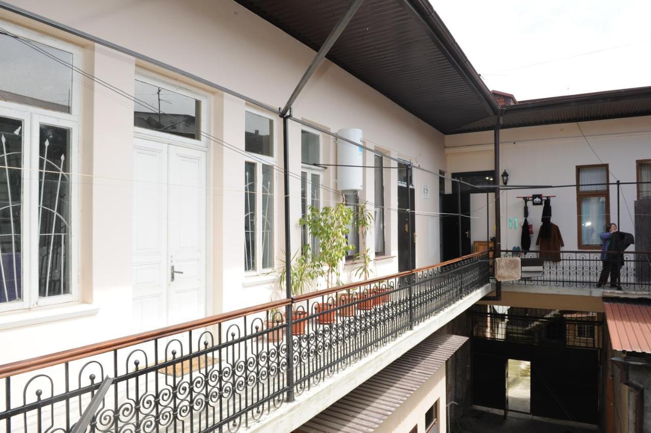 Apartment On Prospekt Mira 71 ซุคุม ภายนอก รูปภาพ