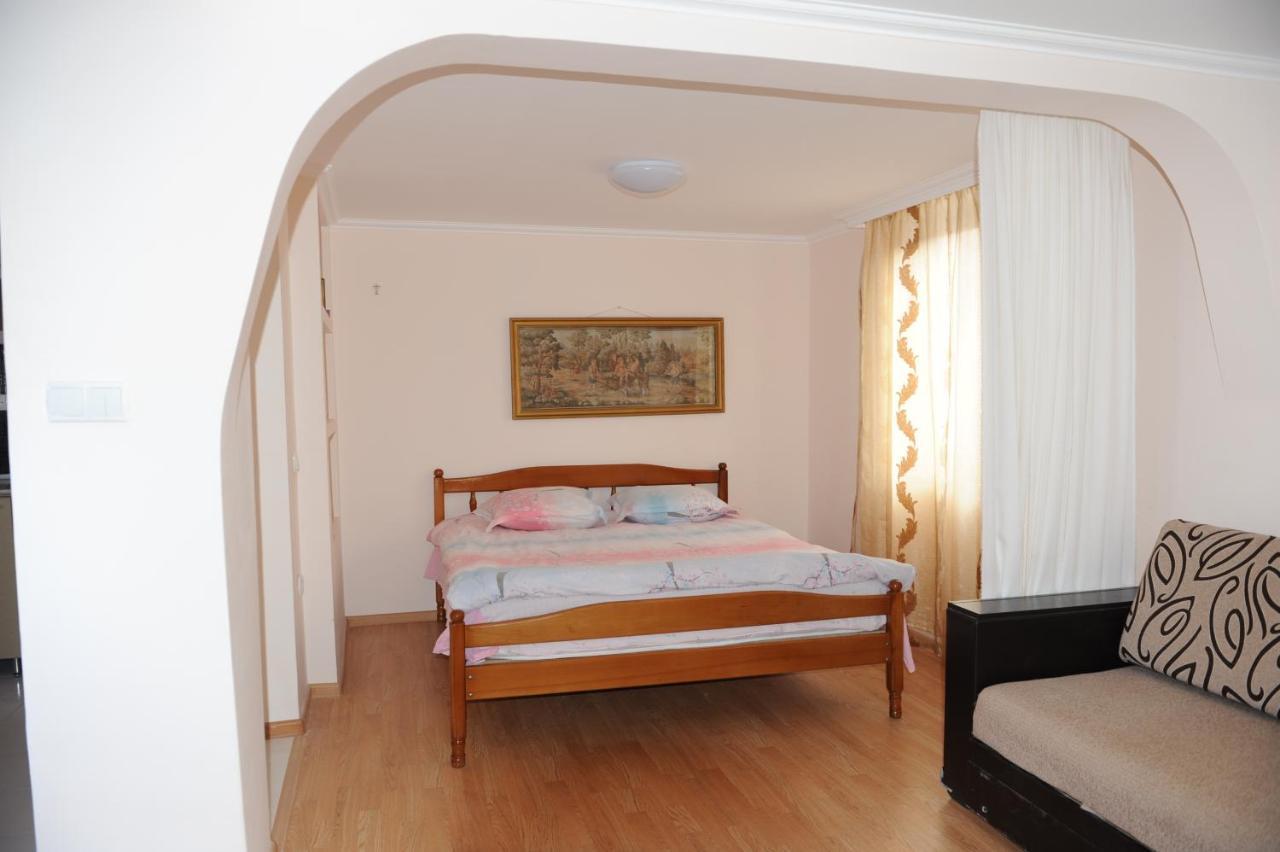 Apartment On Prospekt Mira 71 ซุคุม ภายนอก รูปภาพ