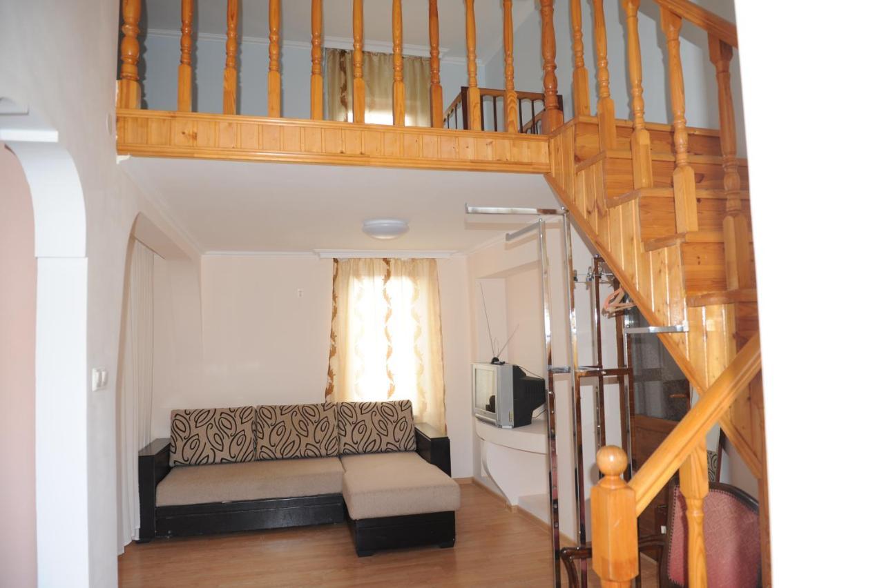 Apartment On Prospekt Mira 71 ซุคุม ภายนอก รูปภาพ