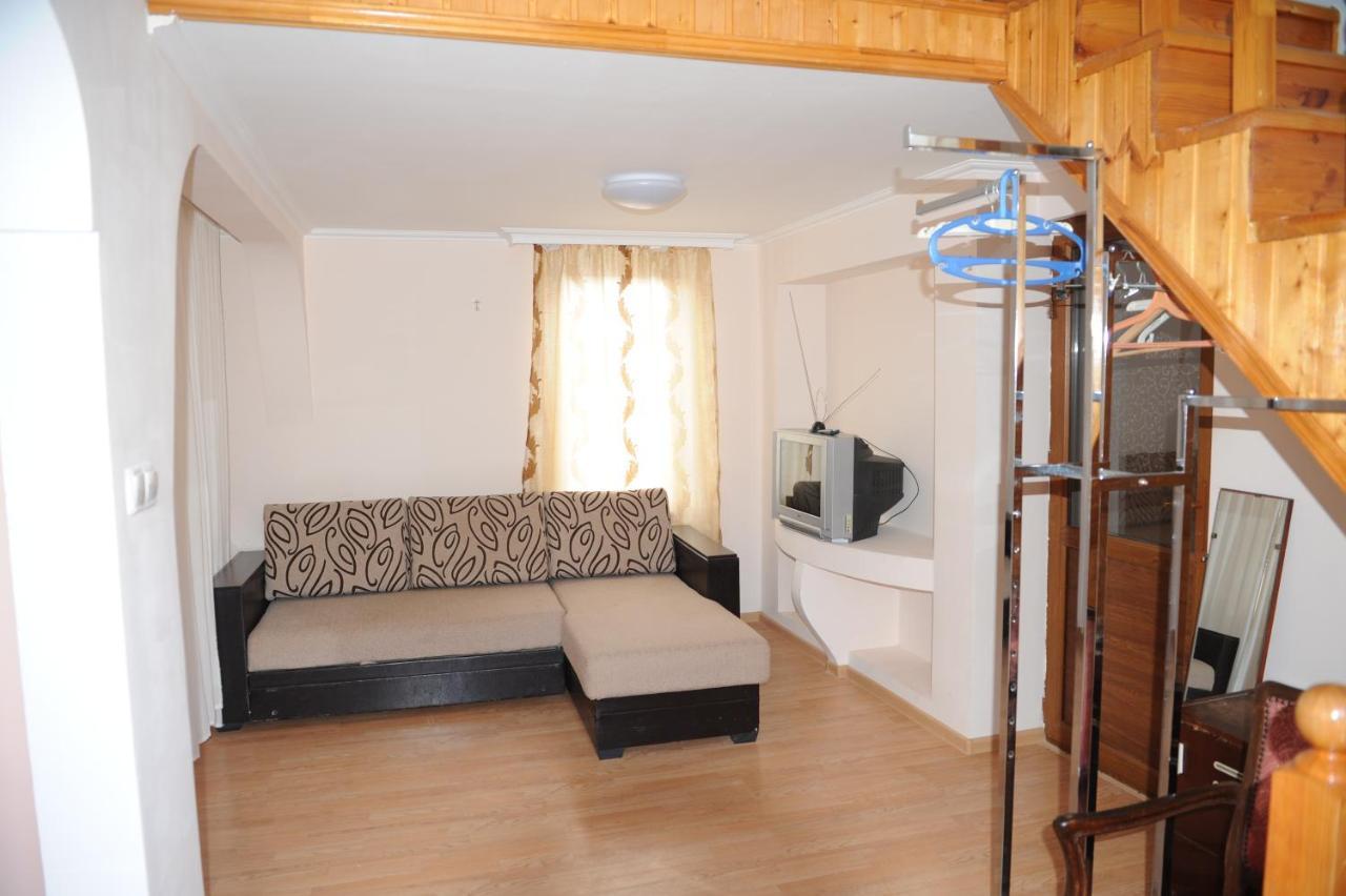 Apartment On Prospekt Mira 71 ซุคุม ภายนอก รูปภาพ