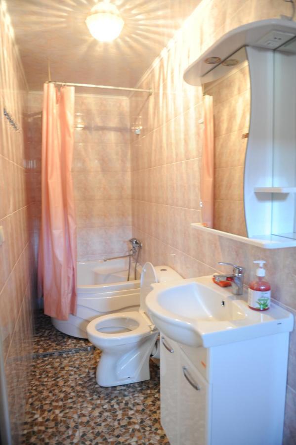 Apartment On Prospekt Mira 71 ซุคุม ภายนอก รูปภาพ