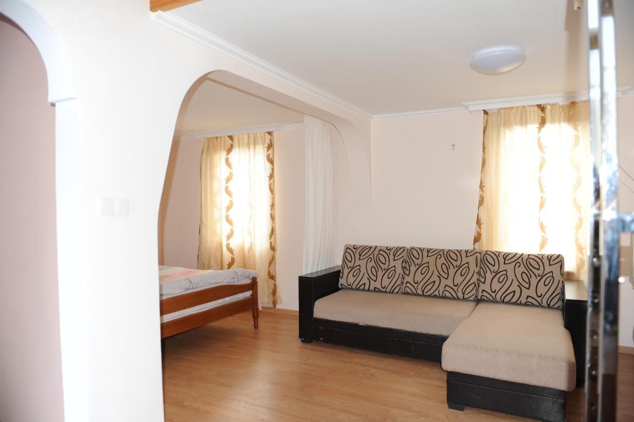 Apartment On Prospekt Mira 71 ซุคุม ภายนอก รูปภาพ