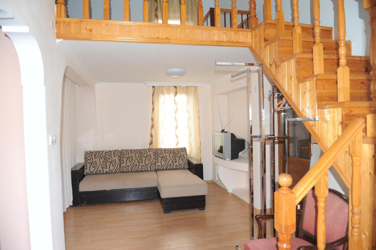 Apartment On Prospekt Mira 71 ซุคุม ภายนอก รูปภาพ